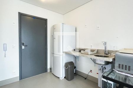 Studio - geladeira e microondas de apartamento para alugar com 1 quarto, 30m² em Pinheiros, São Paulo