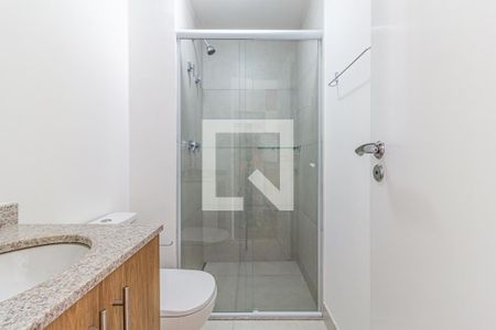 Banheiro de kitnet/studio para alugar com 1 quarto, 33m² em Indianópolis, São Paulo