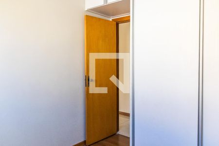 Quarto 1 de apartamento para alugar com 2 quartos, 69m² em Heliópolis, Belo Horizonte