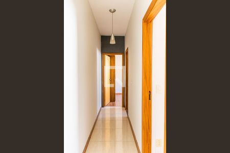 Corredor de apartamento para alugar com 2 quartos, 69m² em Heliópolis, Belo Horizonte