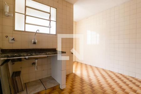 Cozinha de apartamento para alugar com 2 quartos, 56m² em Vila Amélia, São Paulo