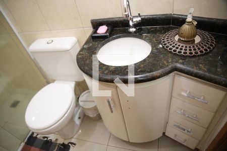 Banheiro de apartamento para alugar com 2 quartos, 70m² em Caiçara, Praia Grande