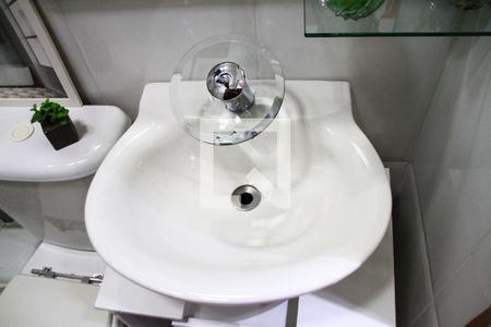 Casa de condomínio à venda com 45m², 2 quartos e 1 vaga Casa de condomínio à venda com 45m², 2 quartos e 1 vagaBanheiro