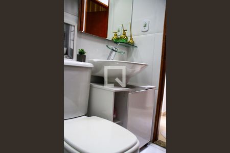 Casa de condomínio à venda com 45m², 2 quartos e 1 vaga Casa de condomínio à venda com 45m², 2 quartos e 1 vagaBanheiro