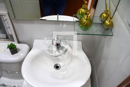 Casa de condomínio à venda com 45m², 2 quartos e 1 vaga Casa de condomínio à venda com 45m², 2 quartos e 1 vagaBanheiro