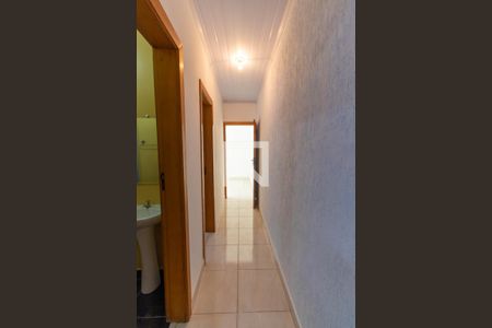 Corredor de casa para alugar com 2 quartos, 75m² em Vila Domitila, São Paulo