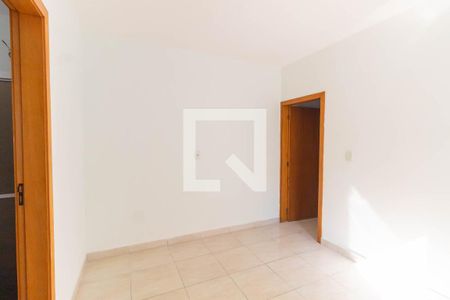 Suíte  de casa para alugar com 2 quartos, 75m² em Vila Domitila, São Paulo