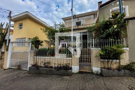 Casa à venda com 370m², 3 quartos e 5 vagas Casa à venda com 370m², 3 quartos e 5 vagasFachada