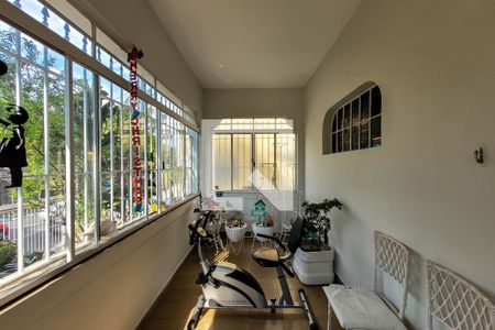 Casa à venda com 370m², 3 quartos e 5 vagas Casa à venda com 370m², 3 quartos e 5 vagasvaranda