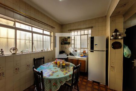 Casa à venda com 370m², 3 quartos e 5 vagas Casa à venda com 370m², 3 quartos e 5 vagasCopa