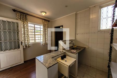 Casa à venda com 370m², 3 quartos e 5 vagas Casa à venda com 370m², 3 quartos e 5 vagassala ( casa de hospedes )