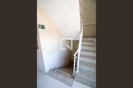 Apartamento para alugar com 42m², 2 quartos e sem vaga Apartamento para alugar com 42m², 2 quartos e sem vagaEscada