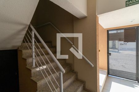 Apartamento para alugar com 42m², 2 quartos e sem vaga Apartamento para alugar com 42m², 2 quartos e sem vagaEscada