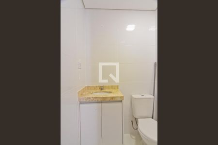 Banheiro de kitnet/studio para alugar com 1 quarto, 27m² em Santana, São Paulo