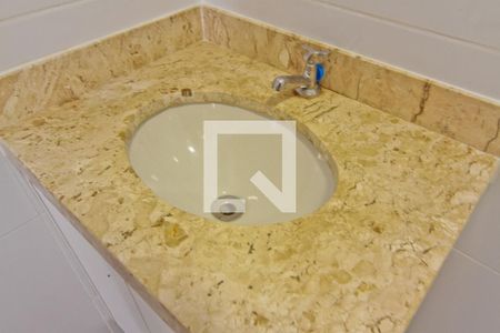 Banheiro de kitnet/studio para alugar com 1 quarto, 27m² em Santana, São Paulo