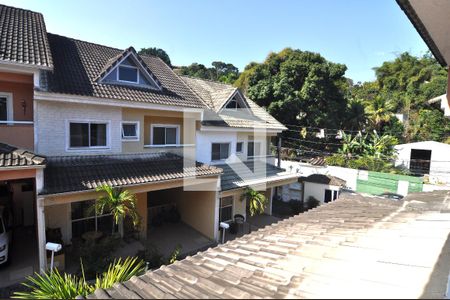 Casa de condomínio à venda com 209m², 4 quartos e 3 vagasVista Suíte 