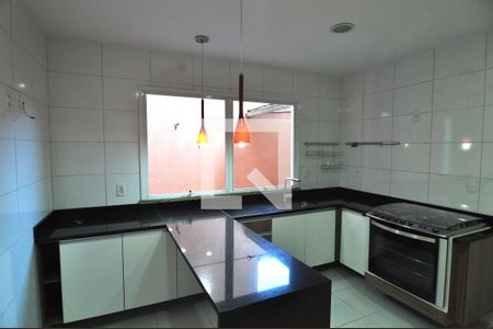 Casa de condomínio à venda com 209m², 4 quartos e 3 vagasCozinha 