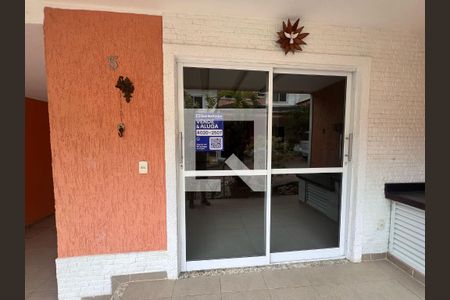 Casa de condomínio à venda com 209m², 4 quartos e 3 vagasPlaca