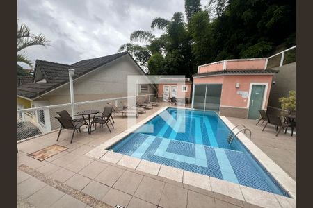 Casa de condomínio à venda com 209m², 4 quartos e 3 vagasPiscina