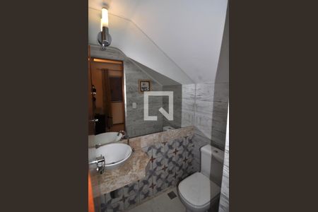 Casa de condomínio à venda com 209m², 4 quartos e 3 vagasLavabo