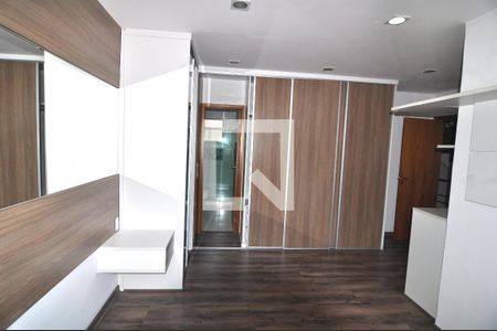 Casa de condomínio à venda com 209m², 4 quartos e 3 vagasSuíte 2