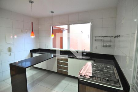 Casa de condomínio à venda com 209m², 4 quartos e 3 vagasCozinha 