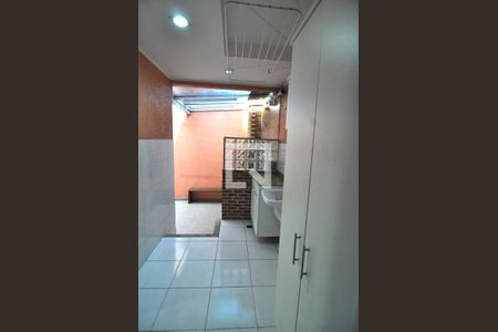 Casa de condomínio à venda com 209m², 4 quartos e 3 vagasArea de Serviços