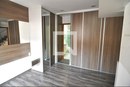 Casa de condomínio à venda com 209m², 4 quartos e 3 vagasSuíte 2