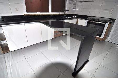 Casa de condomínio à venda com 209m², 4 quartos e 3 vagasCozinha 