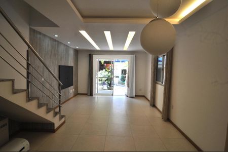 Sala de casa de condomínio à venda com 4 quartos, 209m² em Freguesia de Jacarepaguá, Rio de Janeiro