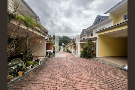 Casa de condomínio à venda com 209m², 4 quartos e 3 vagasArea comum