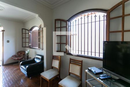 Sala de casa à venda com 3 quartos, 200m² em Santa Efigênia, Belo Horizonte
