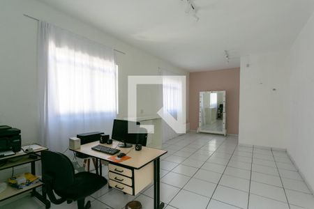 Casa à venda com 200m², 3 quartos e 2 vagasEscritório
