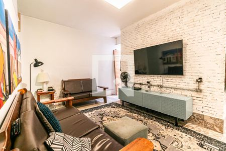 Casa à venda com 180m², 3 quartos e 4 vagas Casa à venda com 180m², 3 quartos e 4 vagasSala