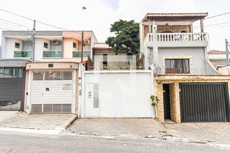 Casa à venda com 180m², 3 quartos e 4 vagas Casa à venda com 180m², 3 quartos e 4 vagasFachada