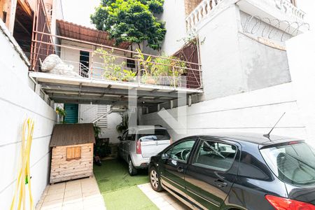 Casa à venda com 180m², 3 quartos e 4 vagas Casa à venda com 180m², 3 quartos e 4 vagasGaragem