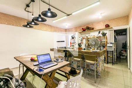 Casa à venda com 180m², 3 quartos e 4 vagas Casa à venda com 180m², 3 quartos e 4 vagasCozinha