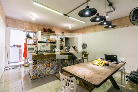 Casa à venda com 180m², 3 quartos e 4 vagas Casa à venda com 180m², 3 quartos e 4 vagasCozinha