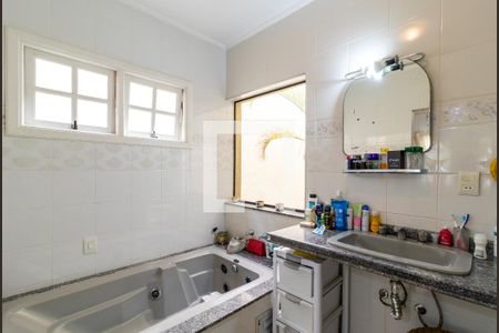 Casa à venda com 253m², 4 quartos e 5 vagasBanheiro da Suíte 1