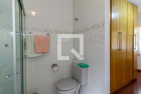 Casa à venda com 253m², 4 quartos e 5 vagasBanheiro da Suíte 1