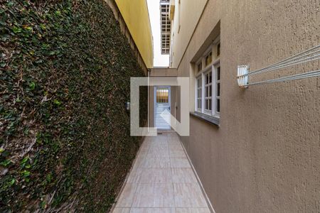 Casa à venda com 253m², 4 quartos e 5 vagasCorredor Lateral