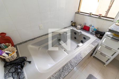 Casa à venda com 253m², 4 quartos e 5 vagasBanheiro da Suíte 1