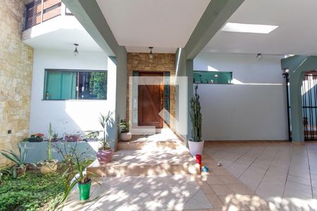 Casa à venda com 330m², 5 quartos e 4 vagasEntrada
