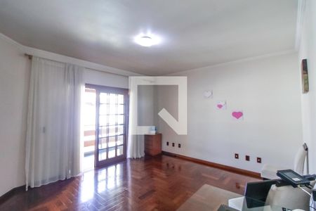 Casa à venda com 330m², 5 quartos e 4 vagasSuíte 2