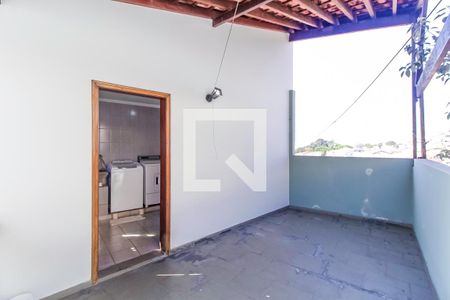 Casa à venda com 330m², 5 quartos e 4 vagasÁrea de Serviço