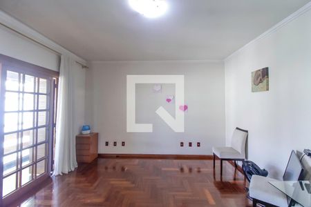 Casa à venda com 330m², 5 quartos e 4 vagasSuíte 2