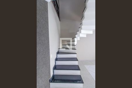 Escada de casa à venda com 5 quartos, 330m² em Sítio da Figueira, São Paulo