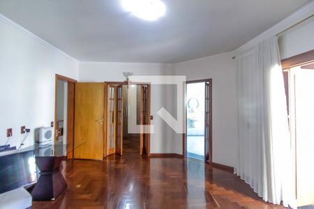 Casa à venda com 330m², 5 quartos e 4 vagasSuíte 2