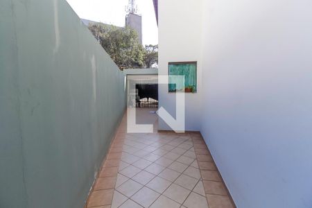 Casa à venda com 330m², 5 quartos e 4 vagasCorredor Externo