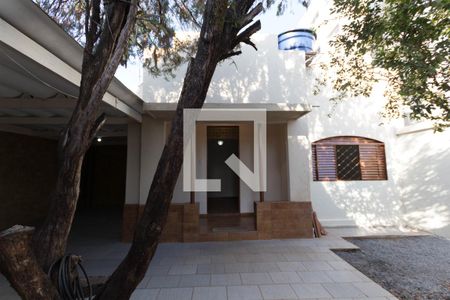 Casa para alugar com 175m², 4 quartos e 2 vagasFachada